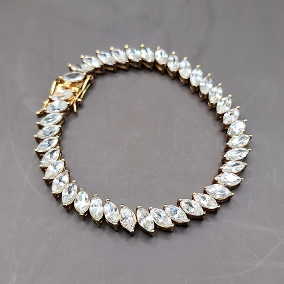 VTG Tennis Bracelet Marquise Cut Prong Set Cubic Zirconia Gold Tone Box Clasp - Picture 11 of 11